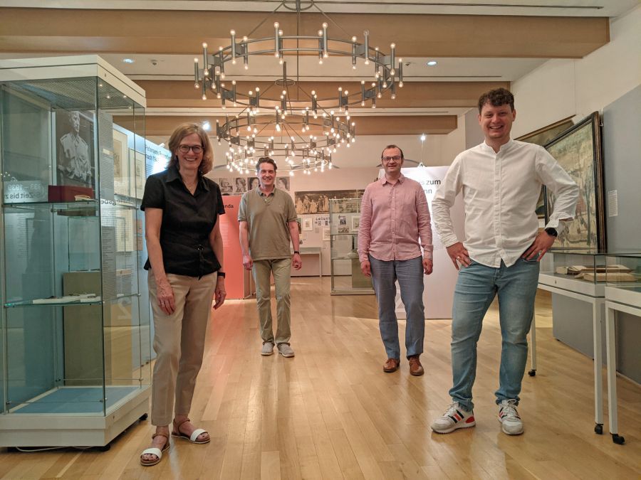 Museumsleiterin Kirsten John-Stucke und die Kuratoren der Sonderausstellung Reinhard Fromme, Erik Beck und Christopher Horstmann. (©Kreismuseum Wewelsburg)